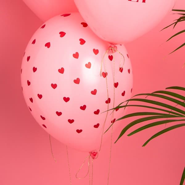Svijetlorozi balon sa crvenim srcima 2